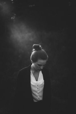 Alone / Schwarz-weiss  Fotografie von Fotograf Jens Holbein ★3 | STRKNG