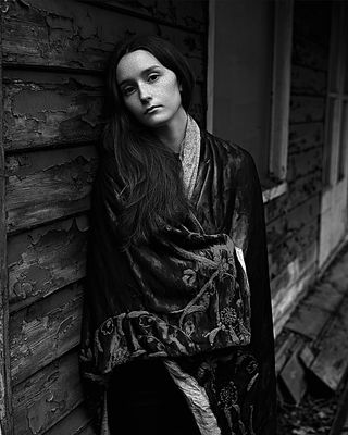 Marnie Aves on the Porch / Portrait  Fotografie von Fotograf Photobooth Portraits ★12 | STRKNG