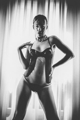 Élodie – Offstage Élodie – Offstage / Portrait photography by Photographer marcus photography ★2 | STRKNG