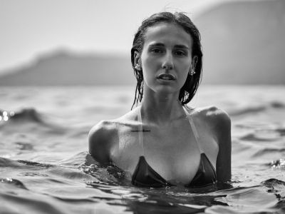 Schwarz-weiss  Fotografie von Model Federica Colleoni ★1 | STRKNG