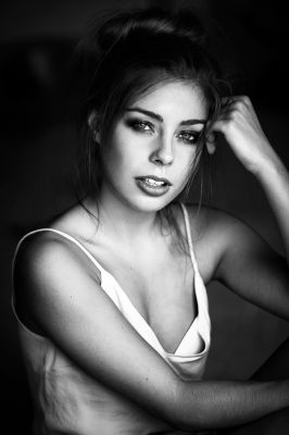 Selina / Portrait  photography by Photographer Daniel Wandke ★3 | STRKNG