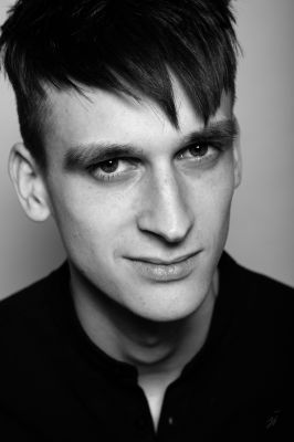 Schwarz-weiss  Fotografie von Model Florian Giesler ★1 | STRKNG