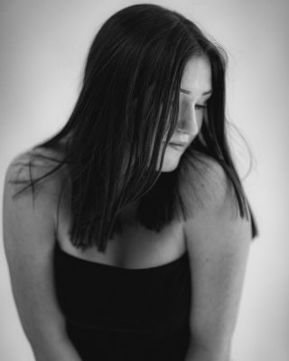 In Gedanken / Portrait  Fotografie von Fotograf Ralf Krüppel ★2 | STRKNG