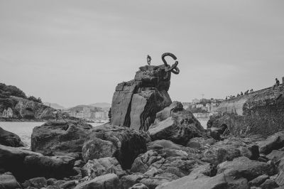 Balance / Black and White  photography by Photographer Ana Zanoletty | STRKNG