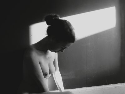 Self portrait; always distracted by light / Fine Art  Fotografie von Fotografin Eliza Loveheart ★14 | STRKNG