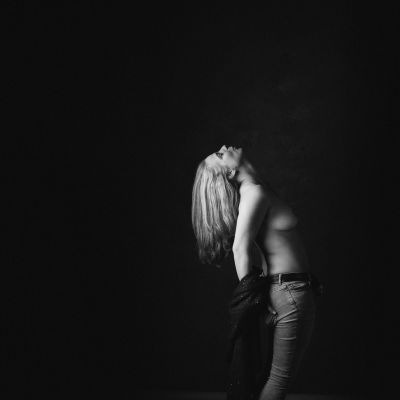 Christina / Portrait  photography by Photographer Marc Hoppe ★1 | STRKNG