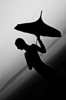Morgen‘Stund / Black and White  photography by Photographer Volker M Bruns Photography | STRKNG