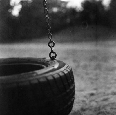 Wheel swing / Schwarz-weiss  Fotografie von Fotograf Arvid Warnecke ★1 | STRKNG