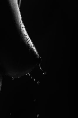 Waterdrop / Nude  Fotografie von Fotograf Bernard Lipiński | STRKNG