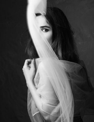 Mari / Portrait  photography by Photographer Mehdi Mokhtari ★10 | STRKNG
