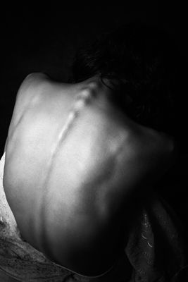 Mahsa / Schwarz-weiss  Fotografie von Fotograf Mehdi Mokhtari ★15 | STRKNG