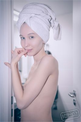 i'm showered. what's up now ? / Nude  Fotografie von Fotograf krishan.h | STRKNG