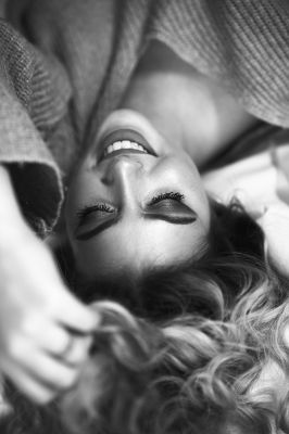 A little smile / Portrait  photography by Photographer Sebastian Johann to Berens | STRKNG