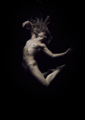 Aqua Ingravitas 2 / Nude  photography by Photographer Jose G Cano ★11 | STRKNG