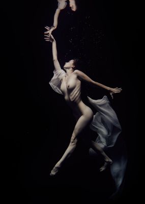 Aqua Ingravitas 3 / Nude  Fotografie von Fotograf Jose G Cano ★10 | STRKNG