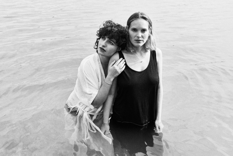 Clarissa and Johanna - &copy; Sophie Valentin | Mode / Beauty