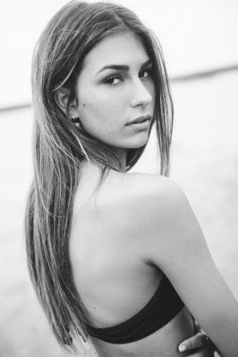 Summer beach time / Portrait  Fotografie von Fotograf Dirk Coryn ★1 | STRKNG