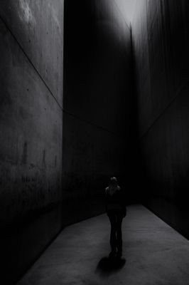 Then out of darkness / Menschen  Fotografie von Fotograf Toon van Daalen ★1 | STRKNG
