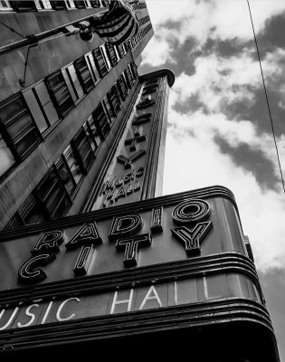 Radio City from New York / Architektur  Fotografie von Fotograf Markus Draaken | STRKNG