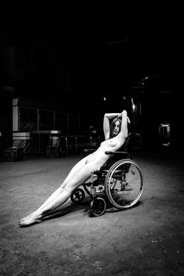 Through the Naked Glass Through the Naked Glass / Nude photography by Photographer Thomas Gerwers ★20 | STRKNG