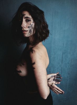 Tere in the shadow / Portrait  photography by Photographer Rapha Nook ★2 | STRKNG