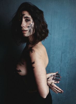 Tere in the shadow / Portrait  Fotografie von Fotograf Rapha Nook ★2 | STRKNG