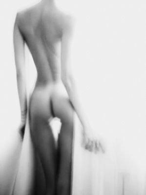 0 8 : 0 0 A M / Nude  photography by Photographer Holger Orf ★5 | STRKNG
