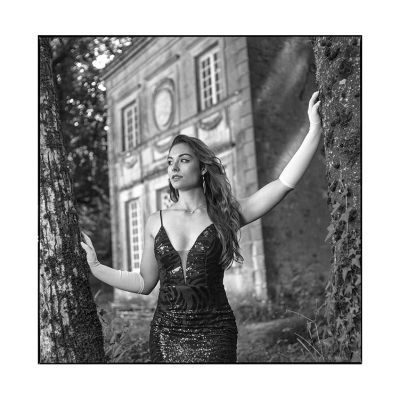 diva • valmont, burgundy • 2022 / Portrait  photography by Photographer Lem | STRKNG