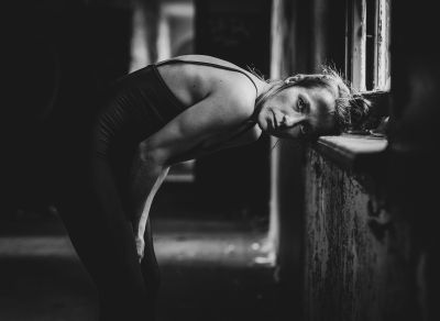 Fensterbank / Portrait  photography by Photographer Thomas Rossi ★4 | STRKNG
