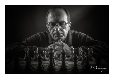 Le joueur d'échecs / Portrait  Fotografie von Fotograf Helder Vinagre | STRKNG
