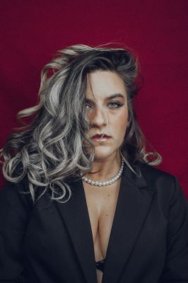 Red silver / Portrait  photography by Photographer Raquel Simba ★4 | STRKNG