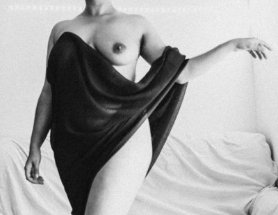 balance / Black and White  photography by Photographer Raquel Simba ★4 | STRKNG