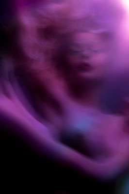 Violet / Nude  photography by Photographer Ronja Lahr | STRKNG