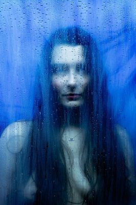 Lost in bad wether / Portrait  photography by Photographer Martial Rossignol ★6 | STRKNG