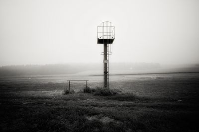 Rainy day on the airfield I / Schwarz-weiss  Fotografie von Fotograf AndreasH. | STRKNG