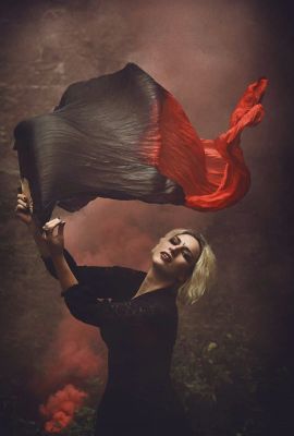 #red / Portrait  photography by Photographer Jane | STRKNG