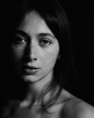 Viktoria / Portrait  Fotografie von Fotograf Severin Messenbrink ★4 | STRKNG