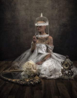 The bride / Conceptual  photography by Photographer Romina Gimondo | STRKNG