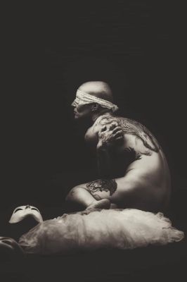 The girl Without mask / Conceptual  photography by Photographer Romina Gimondo | STRKNG
