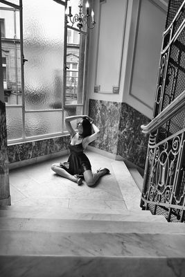 People in hotel / 2025-06-07 People in hotel / Black and White photography by Photographer the model photograph ★7 | STRKNG