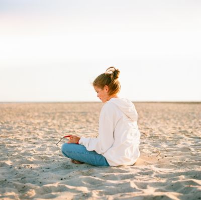 On the beach. Summer portrait, 2022. Eva. / Reise  Fotografie von Fotograf auqanaj ★1 | STRKNG