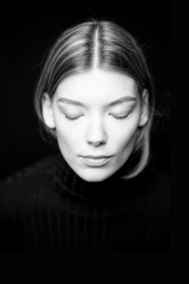 Katharina / Portrait  photography by Photographer Jürgen Neitsch ★7 | STRKNG
