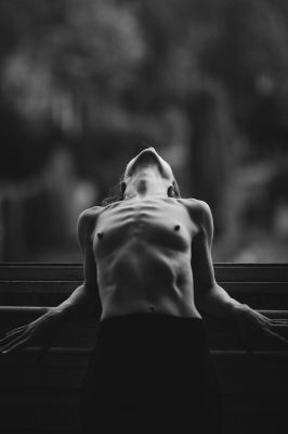 Shadows on the skin / Portrait  Fotografie von Fotograf Jürgen Neitsch ★9 | STRKNG