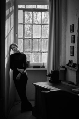 Hristina / Portrait  Fotografie von Fotograf Jürgen Neitsch ★10 | STRKNG