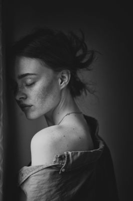 Gemma / Portrait  photography by Photographer Jürgen Neitsch ★9 | STRKNG