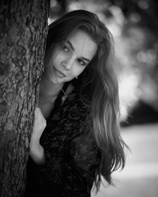 Ezra shy and candid / Menschen  Fotografie von Fotograf John Harrop ★1 | STRKNG