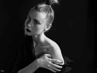 Black and white / Portrait  photography by Model May ★5 | STRKNG