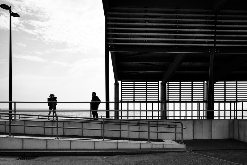 Bahnstation mit Meerblick - &copy; Heiko Westphalen | Black and White