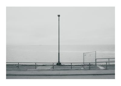 Die Laterne am Meer / Schwarz-weiss  Fotografie von Fotograf Heiko Westphalen ★3 | STRKNG