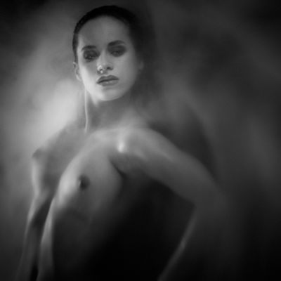 Sophie Nebelakt 1 / Nude  Fotografie von Fotograf Werner Zettinig | STRKNG